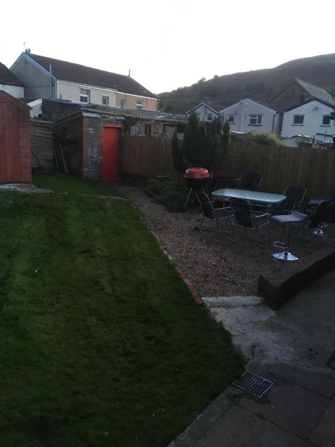 Rj S House Apartment Merthyr Tydfil Exterior foto